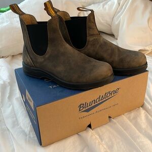Blundstone boots like new